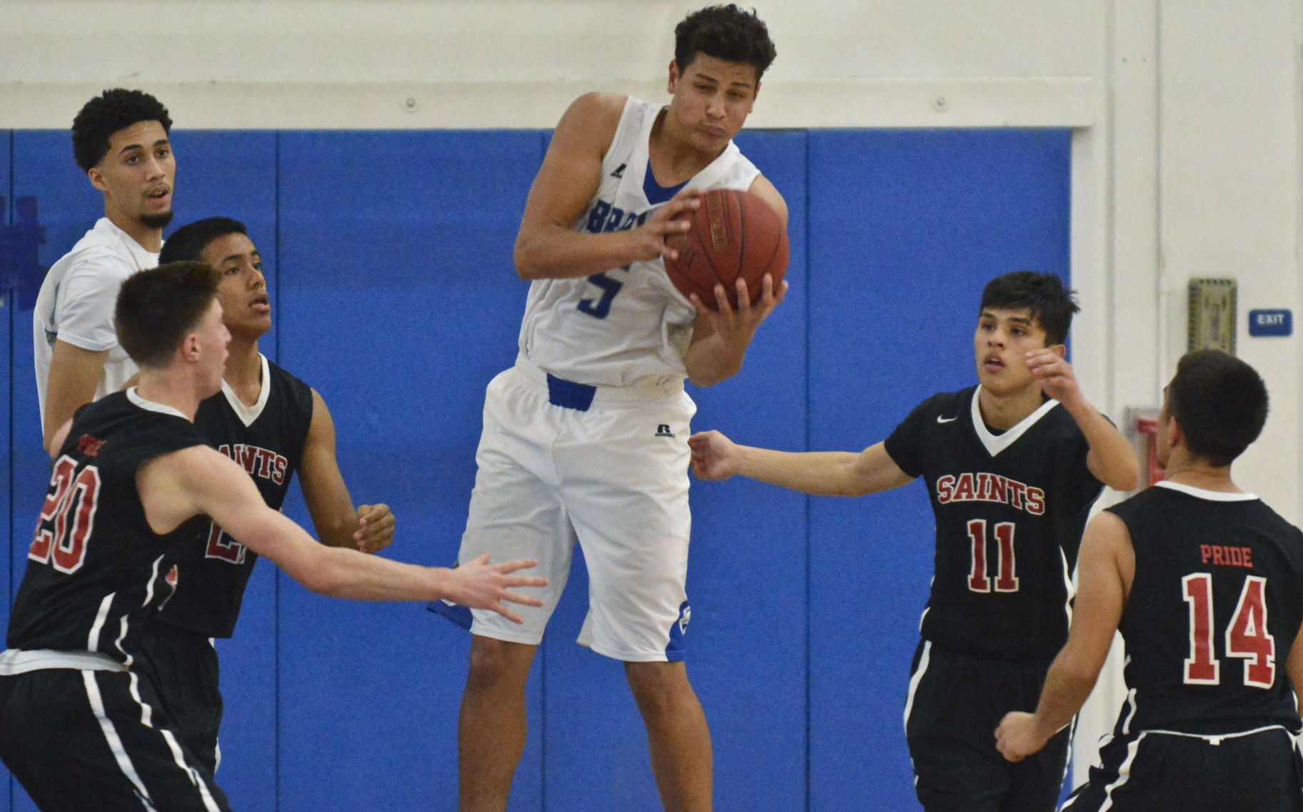 010418 SM LHS b basketball 02.jpg